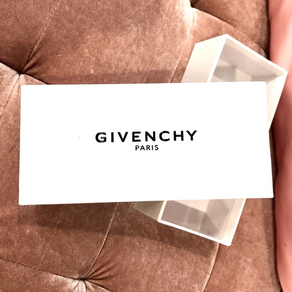 GIVENCHY PARIS eyeglasses white hard case empty box size7.75 x 3.75x 2.5preowned - Picture 2 of 7